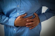 肋骨を押すと痛いのはがんが原因？症状や治療法を解説
