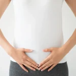 妊娠中に子宮頸がんが見つかったら?治療法や出産への影響を解説